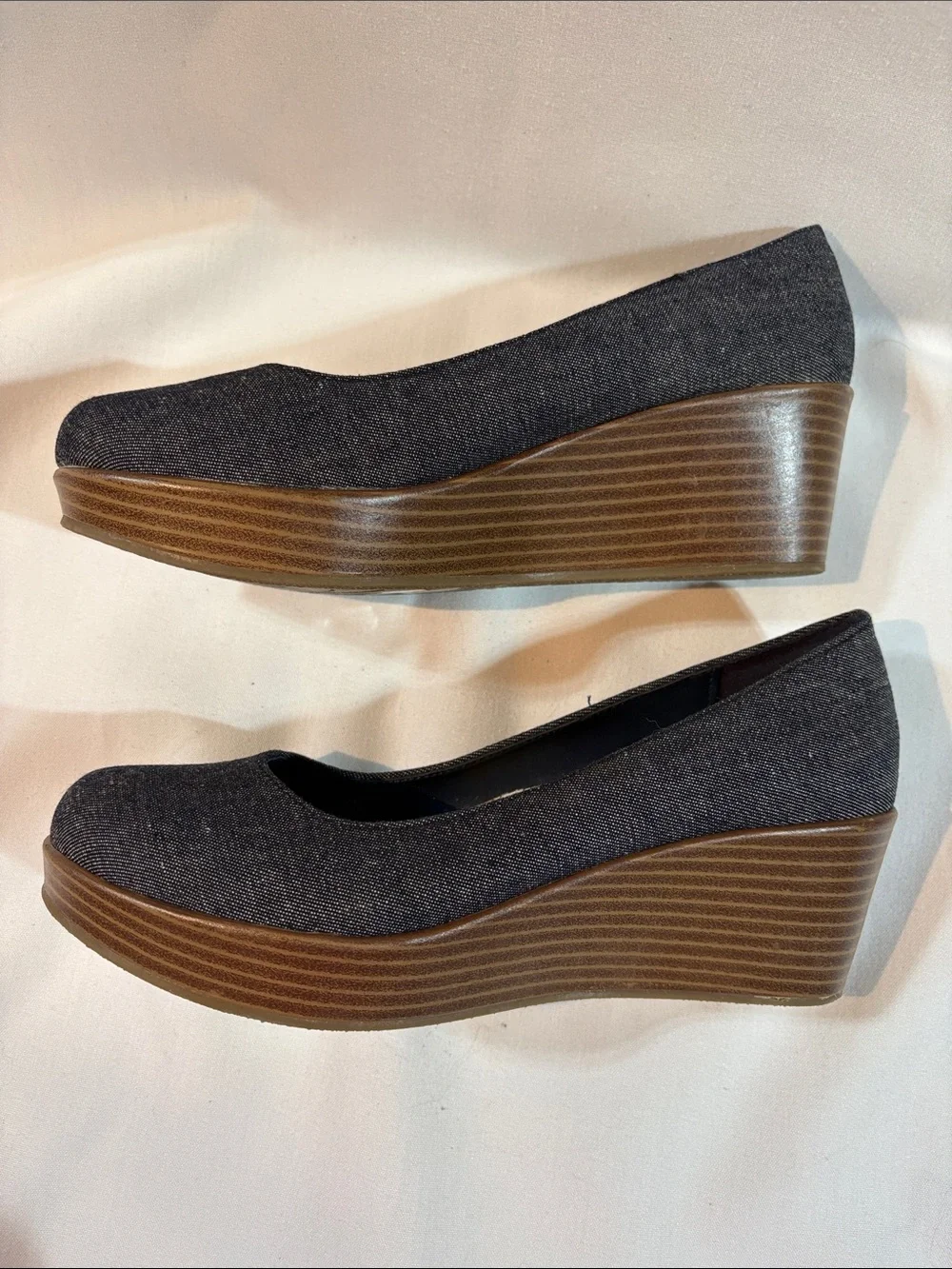 NWT American Eagle Dark Denim Wedges Floral-Insole size 5.5